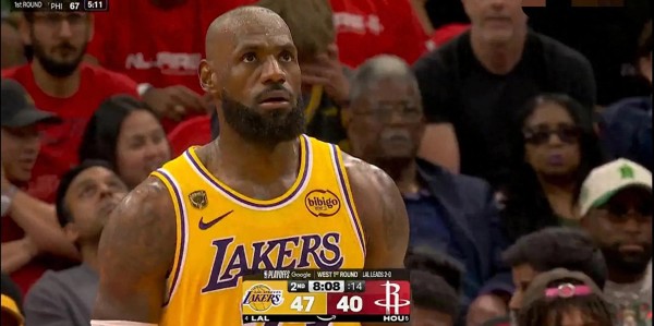 虎扑电竞登录入口-系列赛首组3-0出炉！湖人顶住反扑，老詹三分救主，父子共创历史